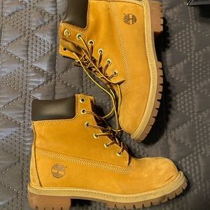 Timberland 6” Premium Waterproof Boots, Big Kids size 3.5